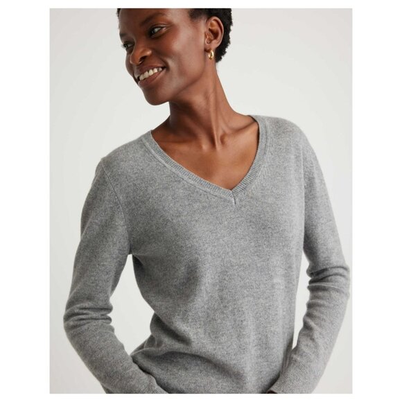 Quince Light Gray V-Neck Long Sleeve Pullover Sweater Women's Size XS - Picture 1 of 8